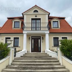 Nadštandardná rodinná vila + bungalov, pozemok 1531 m2, Palmovská ul. / Soblahov