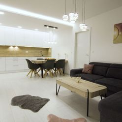 Na predaj krásny,  zariadený 3 izbový byt v bytovom komplexe  Arbória v Trnave.