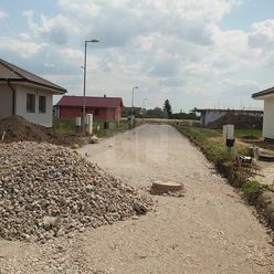 REZERVOVANÉ Stavebný pozemok v obci Považany- nová štvrť pri ihrisku s kompletnými inžinierskymi sie