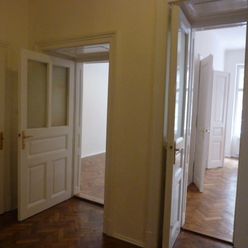 Palackého ul., 4 miestnosti, 118 m2, staromestský priestranný zrekonštruovaný byt, vhodný na klasick