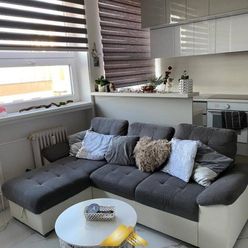 DOM-REALÍT pripravuje do ponuky kompletne zrekonštruovaný a zariadený 2 izbový byt na ulici Stará Va