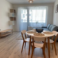 Na prenájom dvojizbový elegantný byt v širšom centre Bratislavy, volajte 0903 724 375