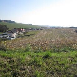 Rozsiahly pozemok pre Rodinné domy vo výmere 5210m2 v Trenčianskych Miticiach len 12 km od Trenčína,