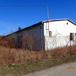 Časť bývalého poľnohosp. areálu – Petrovany