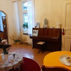 Jedinečný staromestský byt s pozitívnou atmosférou v srdci historickej časti Bratislavy, pod hradom