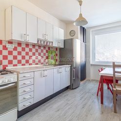 Ponúkame na predaj priestranný 3. izbový tehlový byt v Bratislave - Ružinove, Prievozská ul.