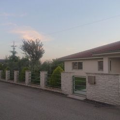 Na predaj krásny rodinný dom s veľkým pozemkom, obec Siladice