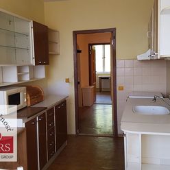 Ponúkame Vám na predaj veľký 3 izbový byt v pôvodnom stave v Trenčíne - sídlisko Juh