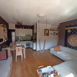 Na predaj 3-izbový byt s veľkorysou lodžiou, Krosnianska 93, Košice, Furča