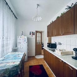 NA PREDAJ: Priestranný 2 izbový byt na ulici Ľ. Podjavorinskej