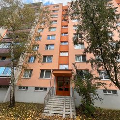 PREDAJ 3,5 izb. byt vo výbornej lokalite na ulici Ľuda Zúbka, Bratislava - Dúbravka.