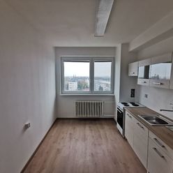 Prenájom slnečného 3-izbového bytu 84m2 vo výbornej lokalite