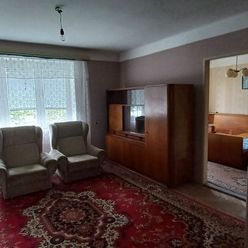 3432- Na predaj 2 izbový čiastočne obnovený tehlový byt v Komárne