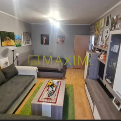 Ponúkame 2 izbový byt  s loggiou v Malackách na sídlisku juh na ulici D. Skuteckého