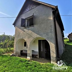 EXKLUZÍVNE - Na predaj poschodová murovaná chata v obci Modrany