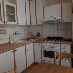 Priestranný 3-izbový byt Dlhé Hony, Trenčín