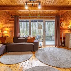 Ponúkame na predaj celoročne obývateľnú rekreačnú chatu, Modra - Piesok - Zochova chata.