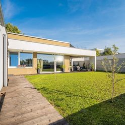 VYMEŇ SUSEDA! - Výnimočný 5-izbový moderný rodinný dom, Zelené terasy - Devín