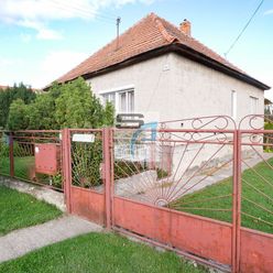 Výborná investícia/Rodinný dom /Pozemok o výmere 2498m2 /obec Hruboňovo - Nitra.