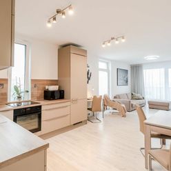 Predaj - výnimočný 2- izbový byt v novostavbe s 2 balkónmi a 1 loggiou v obľúbenom projekte Slnečnic