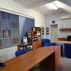 PREDAJ: klimatizovaný kancelársky priestor so zariadením , Komárno