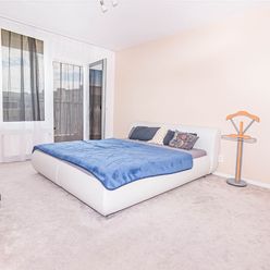 Predáme luxusný a velkometražny 3 izbový byt v polyfunkčnom objekte Retro v Ružinove.