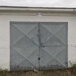 Na predaj udržiavaná murovaná garáž v Brezne