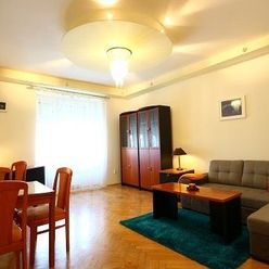 VEĽKÝ  2-izbový byt S BALKÓNOM 62m2 V CENTRE Bratislavy / Špitálska ul.