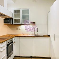 | Novostavba | 1-izbový Byt s Predzáhradkou a Parkovaním pri Centre