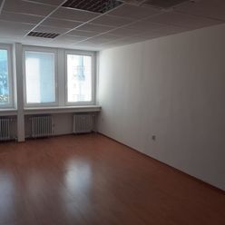 Klimatizovaná kancelária 28,5 m2 pri POLUS-e na Pluhovej ul.