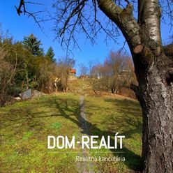 DOM-REALÍT - Lukratívny stavebný pozemok pre dva rodinné domy