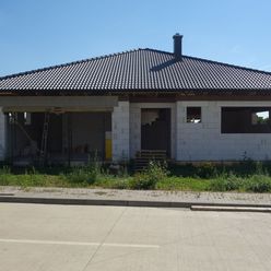 CASMAR - RK - Nadštandardný Bungalov s pozemkom 757m2,Zvončín