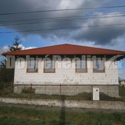 Novostavba rodinného domu pred dokončením na predaj v obci Jasová pri Nových Zámkoch.