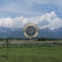 NA PREDAJ: pozemok 4000 m2 Veľký Slavkov s panoramatickým výhľadom na Vysoké Tatry