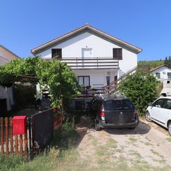 Na prodej dům s 2 bytovými jednotkami, Bilice, Chorvatsko