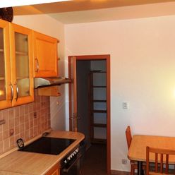 Pekný 2-izb. byt s garážou na Mierovej ul. v Bratislave – Prievoze