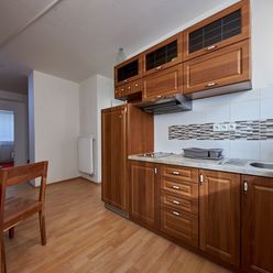 2izbový byt  nachádzajúci sa na prízemí bytového domu  na Hradskej ul., novostavba