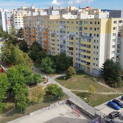 DOM-REALÍT ponúka Veľký 3 izbový byt na ulici Jamnického (Dlhé Diely)