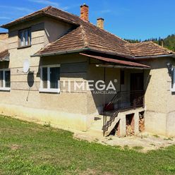 Exkluzívne na predaj rodinný dom v obci Prakovce.