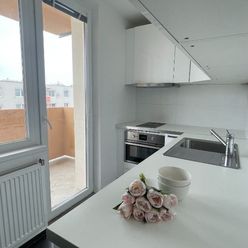 /MAXIS REAL/ NA PREDAJ: Novozrekonštruovaný 1 izbový byt s balkónom na Tehelnej ulici