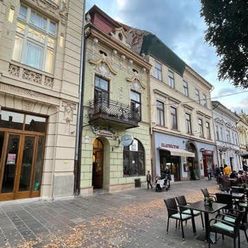 Historická, pamiatková budova v centre mesta Košice - Hlavná