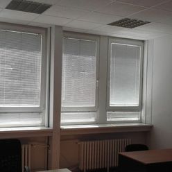 Klimatizovaná kancelária 54 m2 pri POLUS-e na Pluhovej ul. s možnosťou lacného parkovania