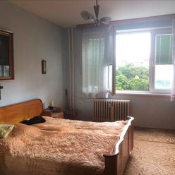 Ponúkame na predaj veľký 2-izbový byt v širšom centre s loggiou na ulici Tatranskej v Košiciach, Koš