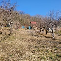 Záhradná chatka v Tomášovciach