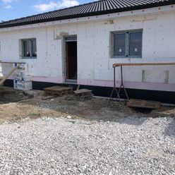 Predaj novostavieb 4 izb. rodinných domov na veľkom pozemku v obci Opoj - výrazná zľava na prvý dom