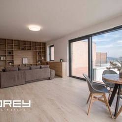 Slnečný 4-izbový byt s veľkorysou terasou, garážovým státím a panoramatickým výhľadom na mesto - Gra