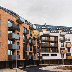 Prenájom –  2-izbový byt s parkovaním a 2 balkónmi v novostavbe, Nitra- Jelenecká