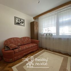 Na predaj 3-izbový byt pri centre mesta na Komárňanskej ulici v Nových Zámkoch