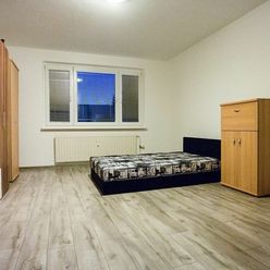 3 izbový byt, Petržalka, Brančská ul.: čiastočne zrekonštruovaný a zariadený byt, samostatné izby, z