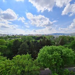 2izb. byt v RUŽINOVE s LOGGIOU a nádherným panoramatickým výhľadom na dominanty mesta a zeleň